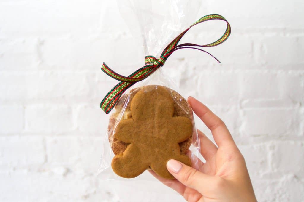 gingerbread-man-in-hand